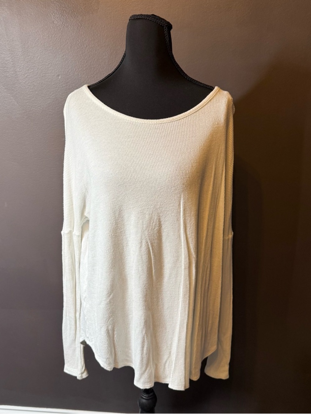 Carly Jean Los Angeles Cream Lightweight Long-Sleeve Knit Top